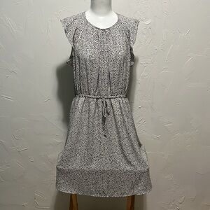 Black and white lightweight dress with waist tie and short sleeves